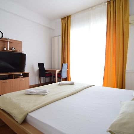 בוקרשט Resedinta Lui Calin - Calea Victoriei Near Royal Palace מראה חיצוני תמונה
