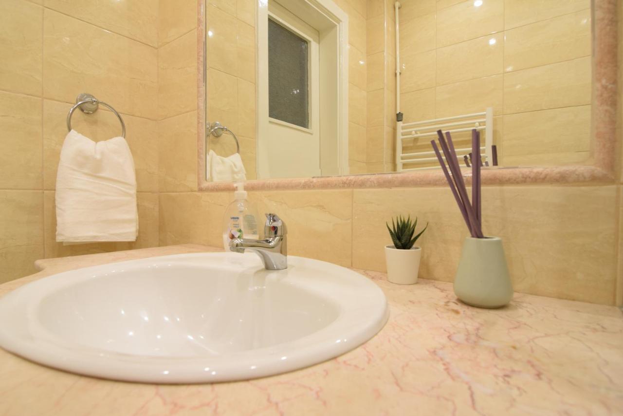 בוקרשט Resedinta Lui Calin - Calea Victoriei Near Royal Palace מראה חיצוני תמונה
